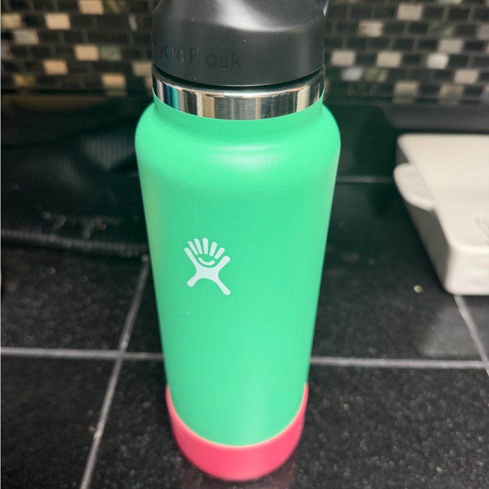Hydro Flask Mint Green with Coral Base